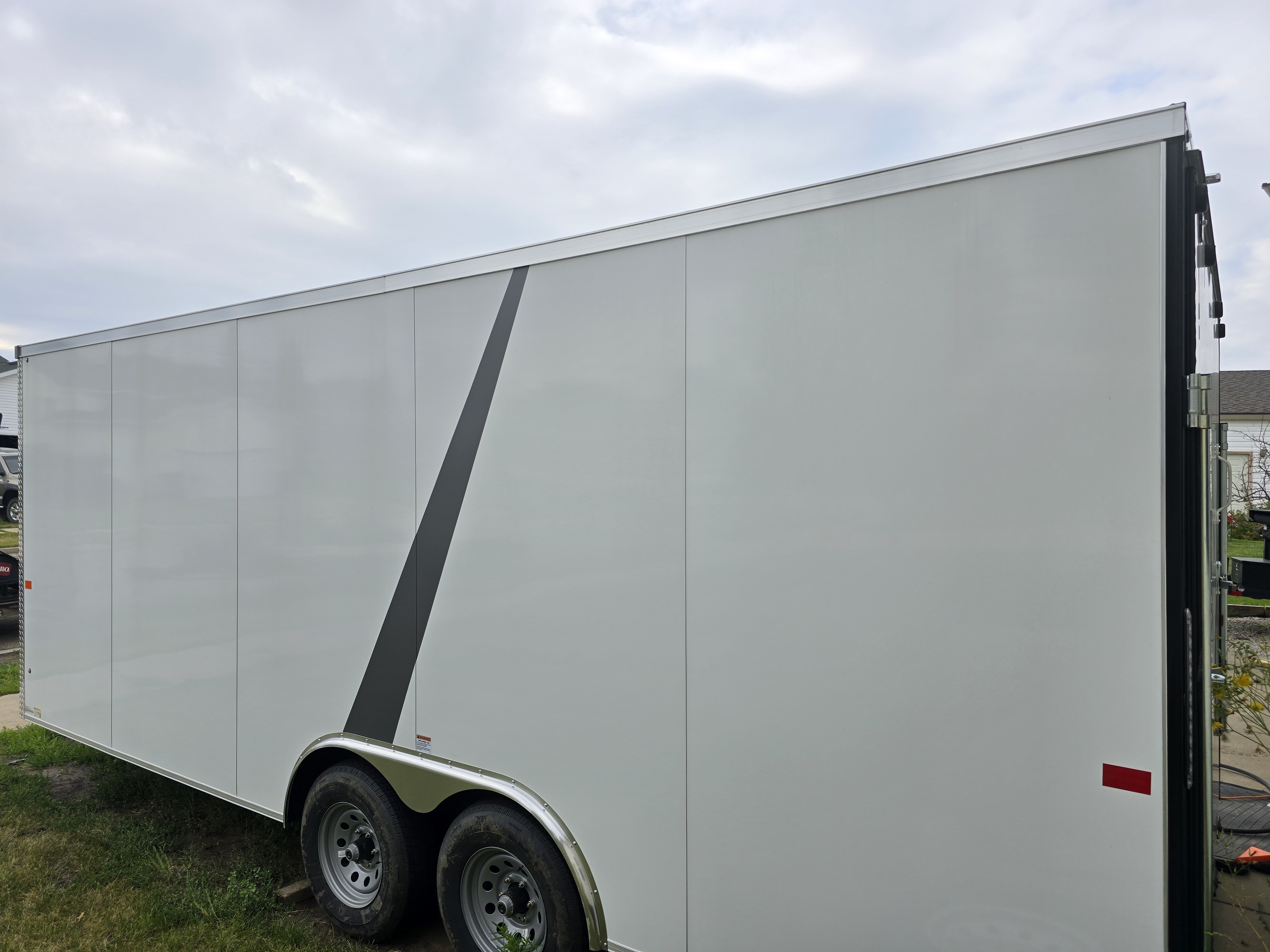 8.5x20ft Enclosed Trailer thumbnail 3